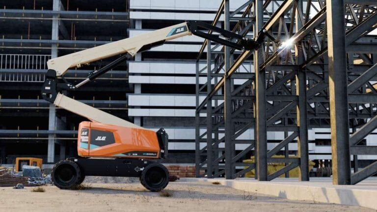 Why Your Facility Needs a Mobile Lifting Platform Today